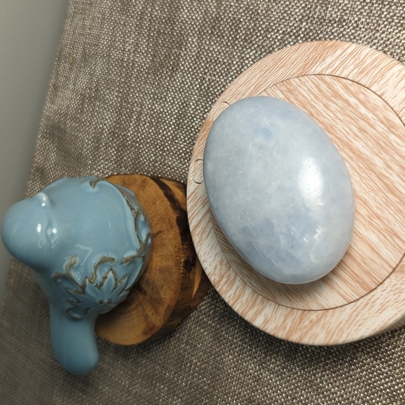 Blue Calcite Palm Stone - Picture 5 of 5